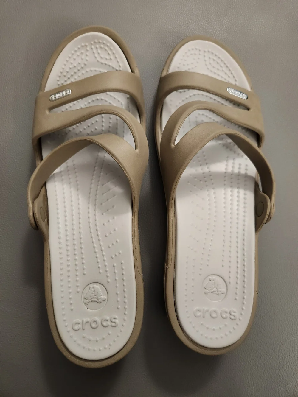 CROCS Women’s Tan/Cream Sandal - Picture 3 of 7